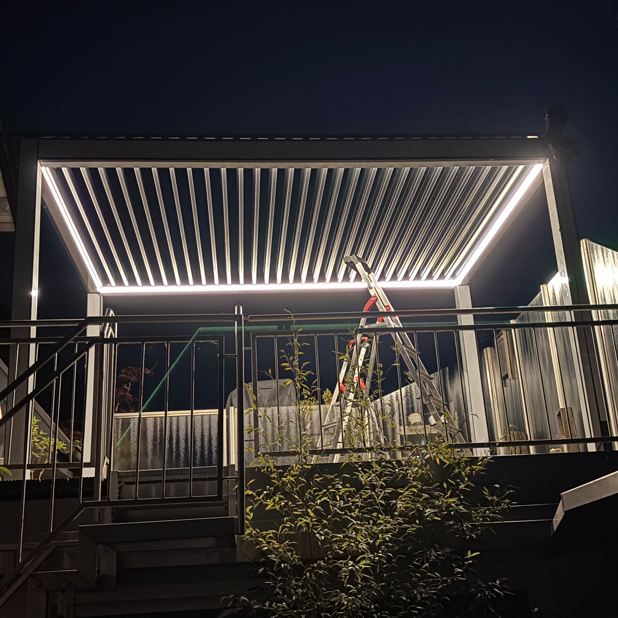 EGHUUN Pergola Mezzo, Louvered Roof, Electric and Remote Controlled - Image 6