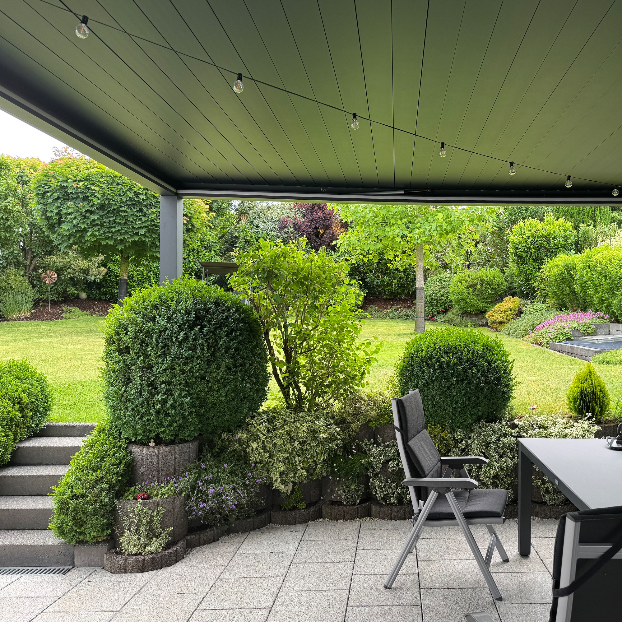 EGHUUN Pergola Mezzo, Louvered Roof, Electric and Remote Controlled - Image 7
