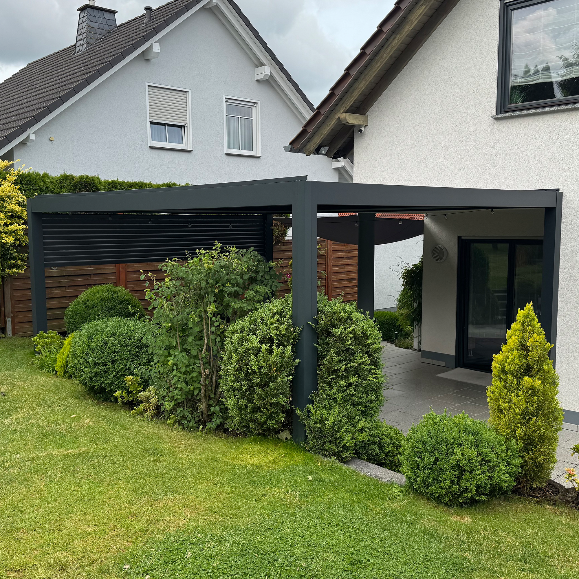 EGHUUN Pergola Mezzo, Louvered Roof, Electric and Remote Controlled - Image 8