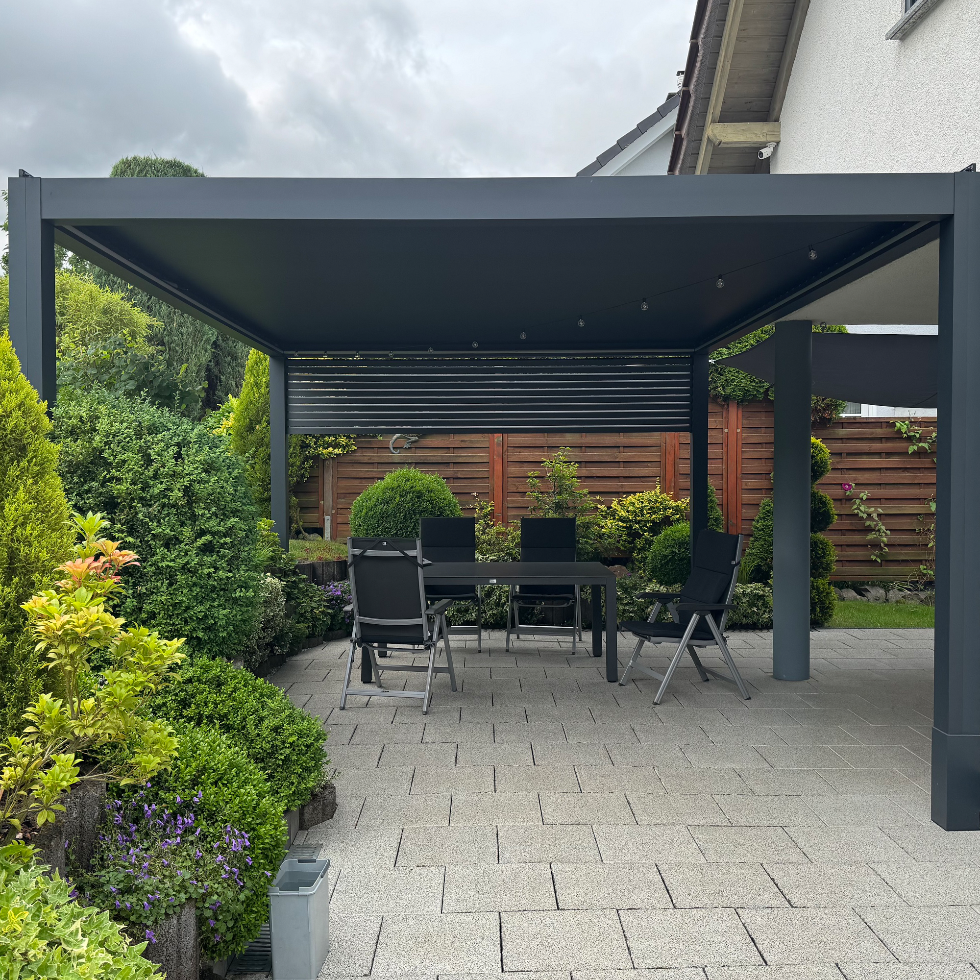 EGHUUN Pergola Mezzo, Louvered Roof, Electric and Remote Controlled - Image 9