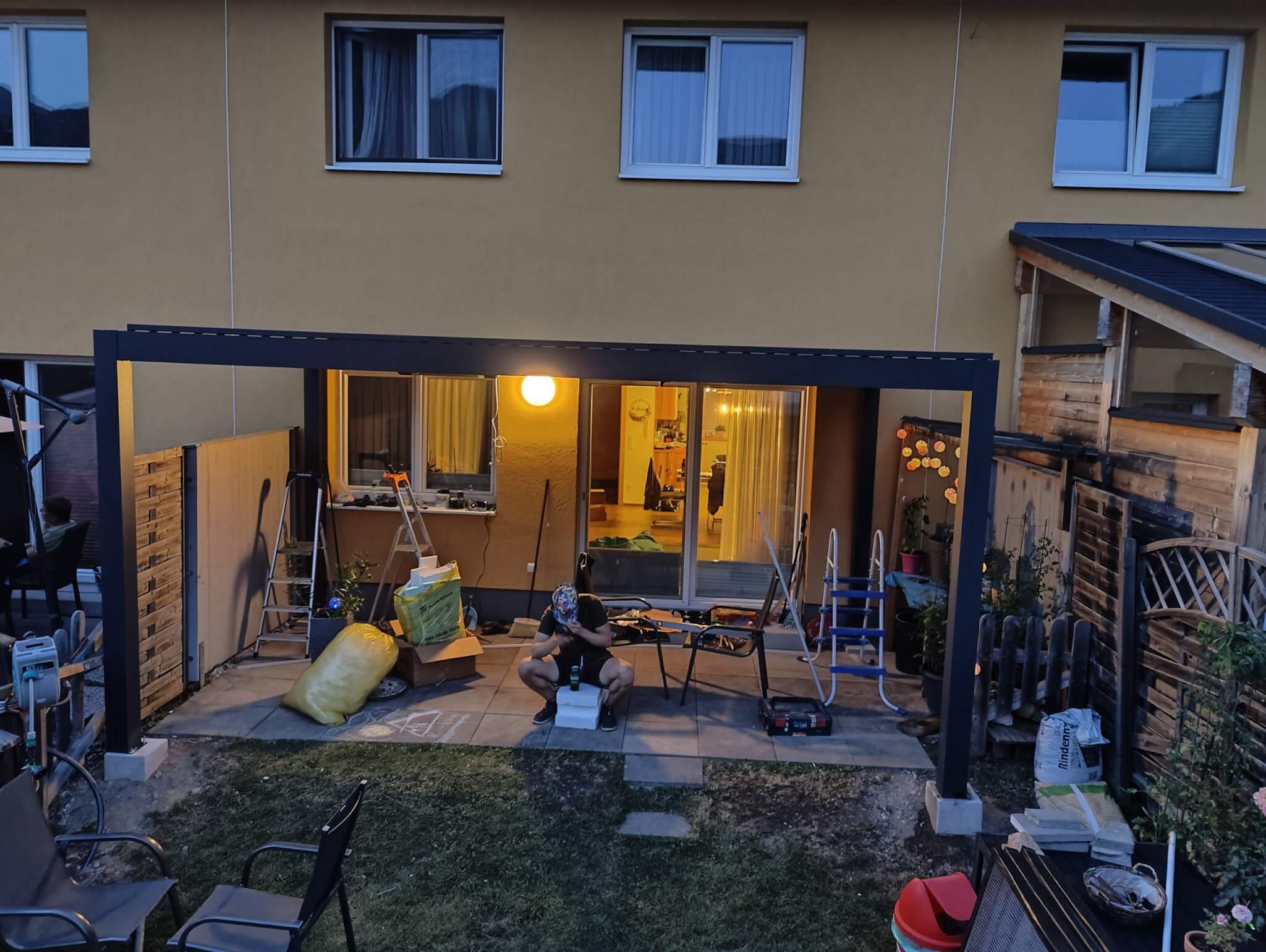 EGHUUN Pergola Piano, Louvered Roof, Manual Control (Crank) photo review